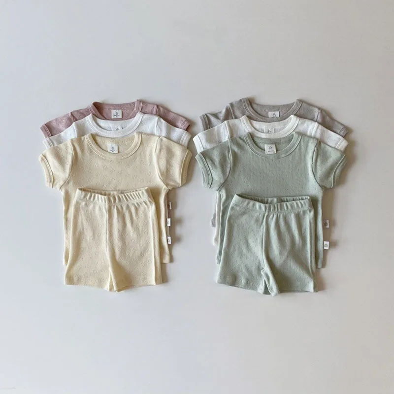 Summer children 3 colors Hollowed out cool knit outfits boys and girls cotton thin short sleeve Tee and shorts 2pcs clothes sets
Summer children 3 colors Hollowed out cool knit outfits boys and girls cotton thin short sleeve Tee and shorts 2pcs clothes sets