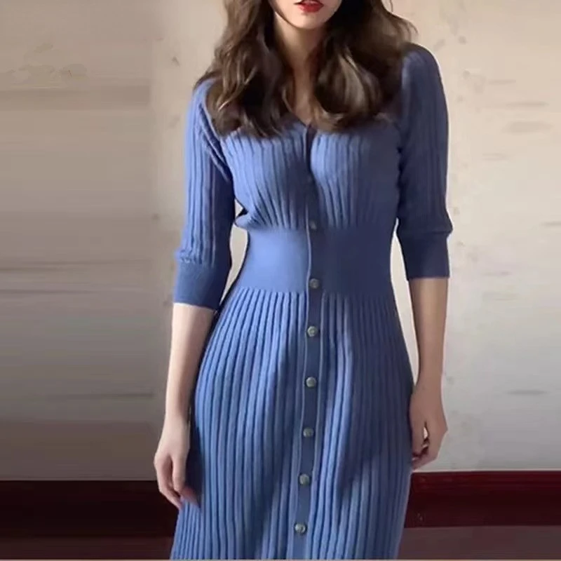 New 2022 Fashion Runway Summer Knitted Blue Sweater Dress Elegant Women V Neck Single Breasted Bodycon Slim Midi Vintage Dress
New 2022 Fashion Runway Summer Knitted Blue Sweater Dress Elegant Women V Neck Single Breasted Bodycon Slim Midi Vintage Dress