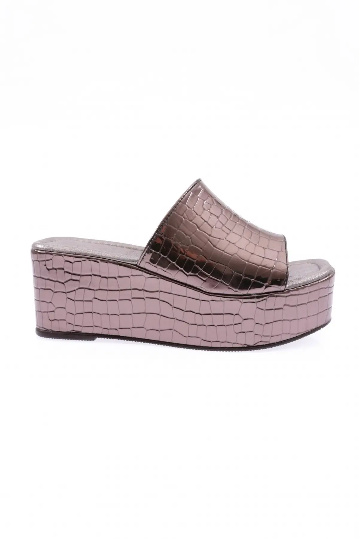 K130-22y women Mega padding sole slippers 
K130-22y women Mega padding sole slippers