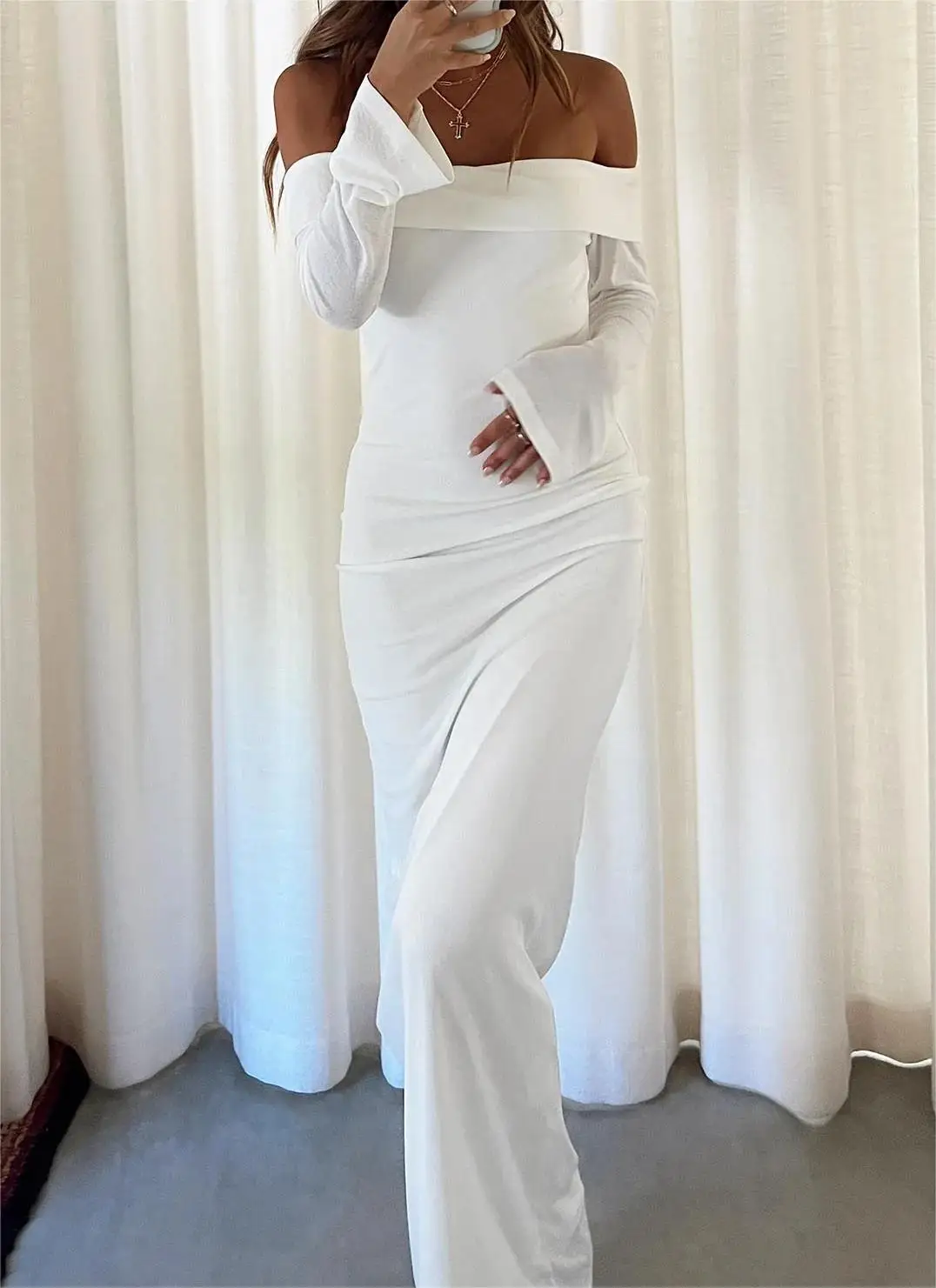 Новинка, модное женское облегающее платье с открытыми плечами, однотонное платье с длинным рукавом, блестящее коктейльное платье, стиль улицы
Новинка, модное женское облегающее платье с открытыми плечами, однотонное платье с длинным рукавом, блестящее коктейльное платье, стиль улицы