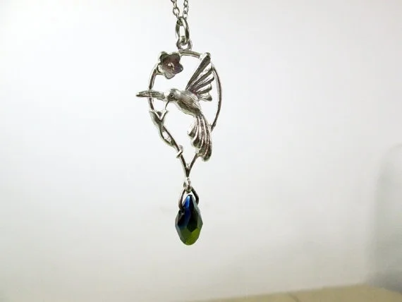 Hot selling Chinese and Korean version of fashion bird gem alloy jewelry
Hot selling Chinese and Korean version of fashion bird gem alloy jewelry