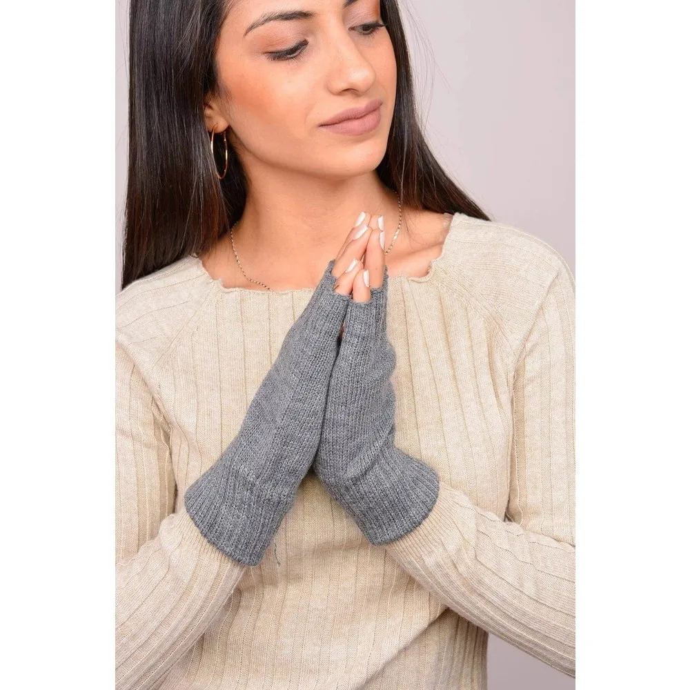 Женские перчатки без пальцев Dorlie, серые
Женские перчатки без пальцев Dorlie, серые