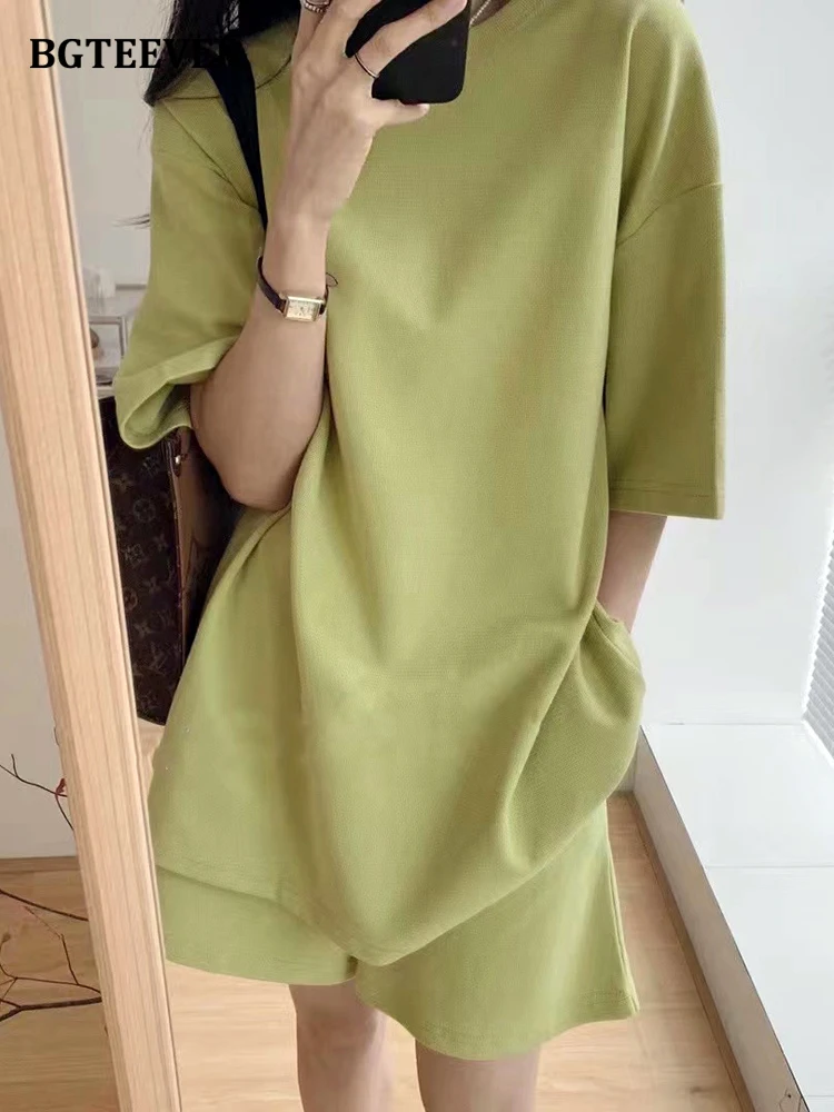 BGTEEVER Spring Summer Women 2 Pieces Set O-neck Short Sleeve T-shirts & Elastic Waist Shorts Casual Loose Ladies Tracksuits
BGTEEVER Spring Summer Women 2 Pieces Set O-neck Short Sleeve T-shirts & Elastic Waist Shorts Casual Loose Ladies Tracksuits