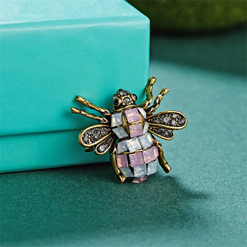 Retro bee rhinestone painting oil brooch personality cute animal high-end exquisite pectoral
Retro bee rhinestone painting oil brooch personality cute animal high-end exquisite pectoral