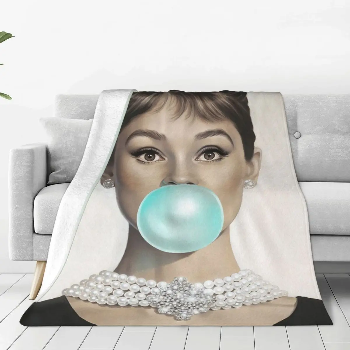 Audrey Hepburn Gum Flannel Throw Blankets 3D Print Beauty Girl Movie Blankets for Sofa Car Ultra-Soft Quilt
Audrey Hepburn Gum Flannel Throw Blankets 3D Print Beauty Girl Movie Blankets for Sofa Car Ultra-Soft Quilt