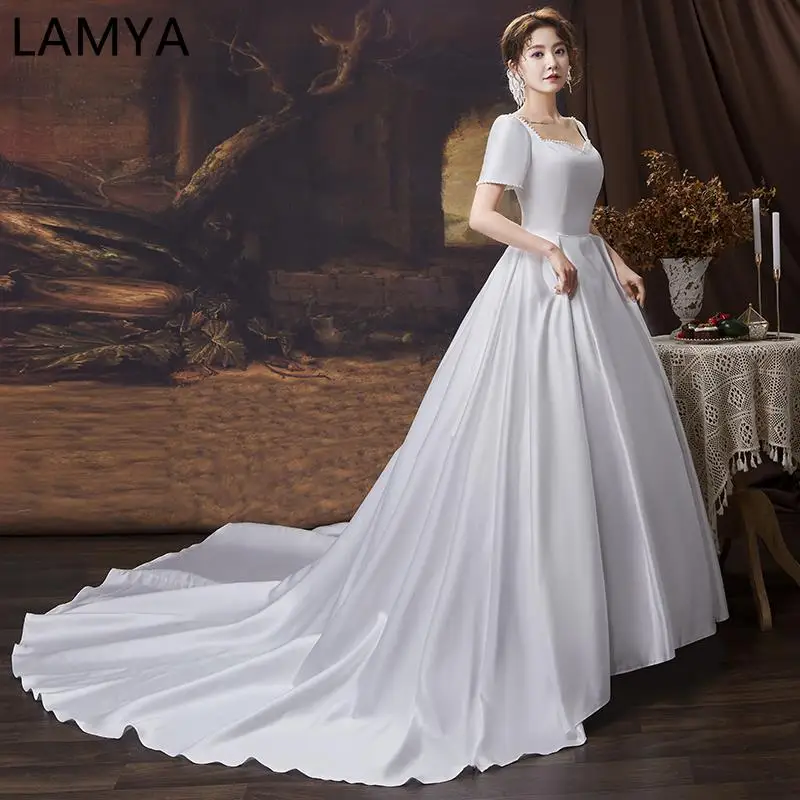 LAMYA Fashion French Satin Wedding Dress Simple Retro White vintage wedding dress half sleeve train wedding gowns for bride
LAMYA Fashion French Satin Wedding Dress Simple Retro White vintage wedding dress half sleeve train wedding gowns for bride