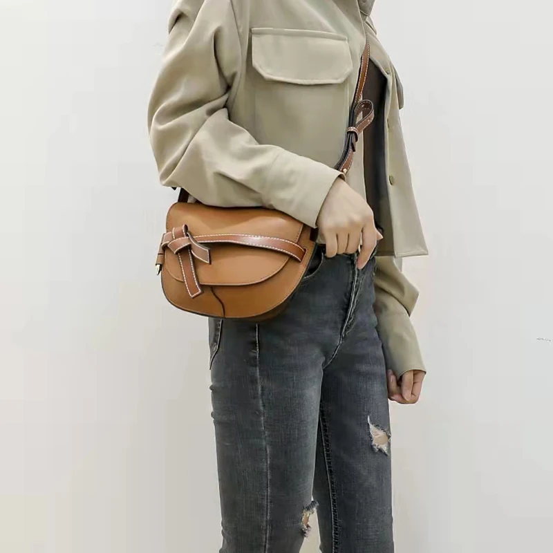 Luxury Saddle Bag Genuine Leather Crossbody Bag For Women For All Seasons Fashion Shoulder Bag
Luxury Saddle Bag Genuine Leather Crossbody Bag For Women For All Seasons Fashion Shoulder Bag