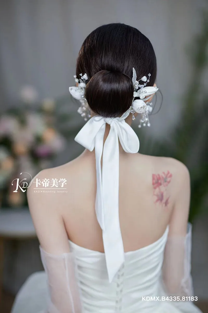New Bridal Wedding Dress Toast Dress Headwear White Bowknot Hair Ornament in Back Zone High end Temperament
New Bridal Wedding Dress Toast Dress Headwear White Bowknot Hair Ornament in Back Zone High end Temperament
