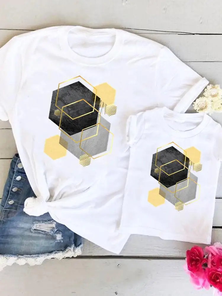 Футболка женская летняя с абстрактным принтом, милая модная футболка с графическим рисунком для детей и матерей, Семейный комплект одежды
Футболка женская летняя с абстрактным принтом, милая модная футболка с графическим рисунком для детей и матерей, Семейный комплект одежды