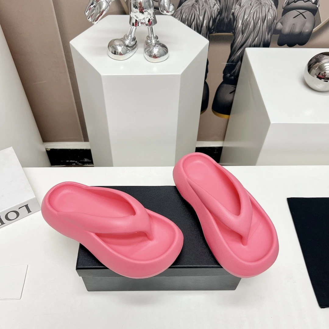 Women Summer Slippers Fashion EVA Flip-Flops Flat Platform Slippers Runway Outfit Slides Beach Flats Party Dress Slippers Woman
Women Summer Slippers Fashion EVA Flip-Flops Flat Platform Slippers Runway Outfit Slides Beach Flats Party Dress Slippers Woman