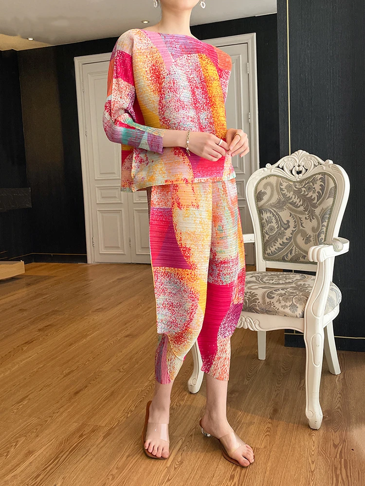 Miyake Pleated Two Piece Sets Round Neck Contrasting Printed T-Shirt Elastic Harem Pants Casual Fall 2022 Winter Fashion
Miyake Pleated Two Piece Sets Round Neck Contrasting Printed T-Shirt Elastic Harem Pants Casual Fall 2022 Winter Fashion