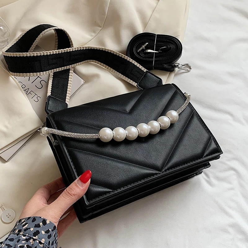 Small V-line Shape PU Leather Crossbody Bag with Short Beading Handle Shoulder Purses and Handbag for Women 2021 Brand Trends
Small V-line Shape PU Leather Crossbody Bag with Short Beading Handle Shoulder Purses and Handbag for Women 2021 Brand Trends