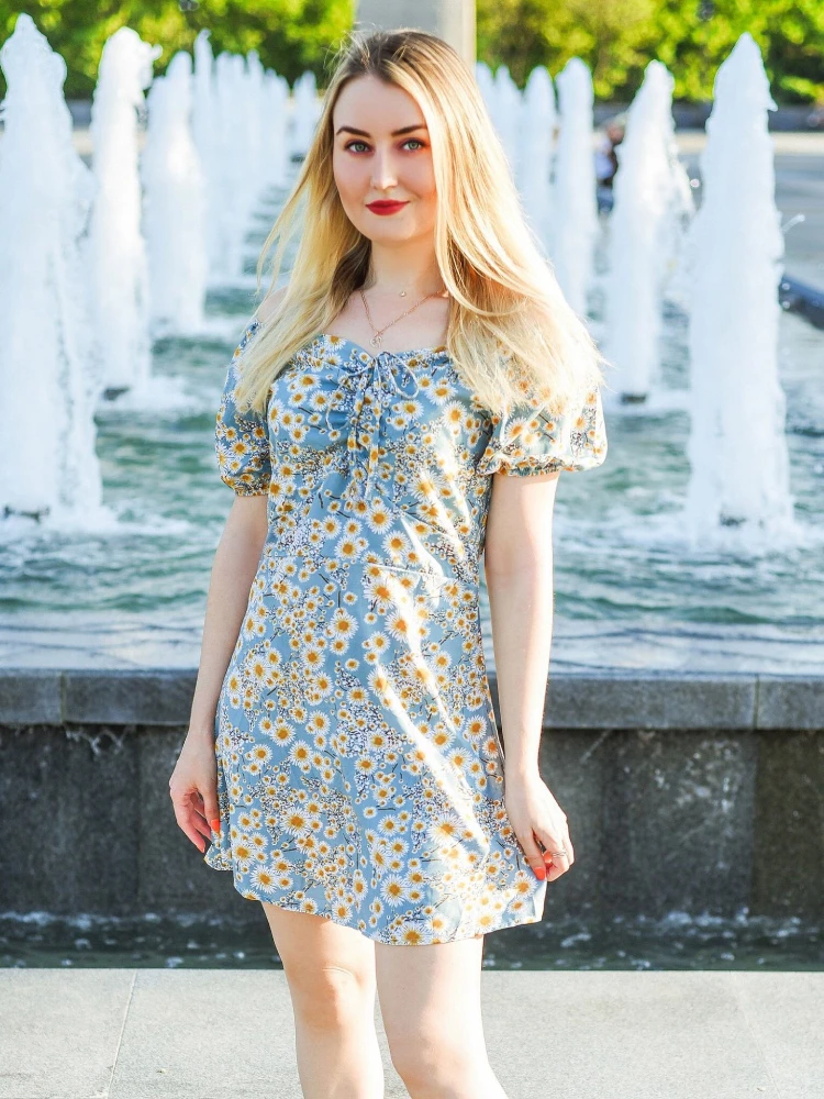 Women's Sexy Backless Sweet Puff Sleeves Floral Y2k Dress Summer Fashion Black Casual Bandage Pleated Kawaii Harajuku Mini Dress
Women's Sexy Backless Sweet Puff Sleeves Floral Y2k Dress Summer Fashion Black Casual Bandage Pleated Kawaii Harajuku Mini Dress