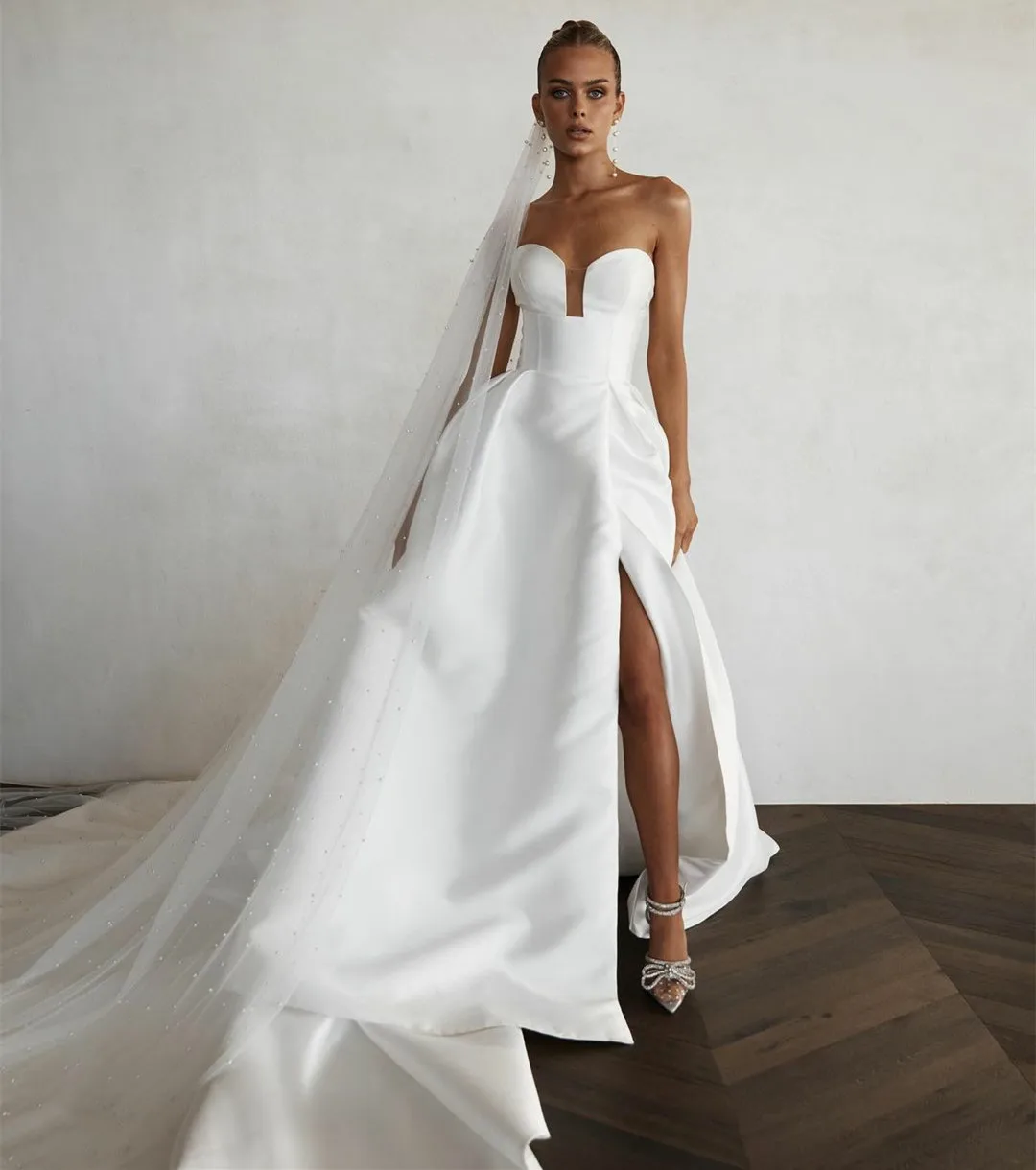 Elegant Long Sweetheart Satin Wedding Dresses With Slit A-Line Sweep Train Bridal Gowns vestido de noiva for Women
Elegant Long Sweetheart Satin Wedding Dresses With Slit A-Line Sweep Train Bridal Gowns vestido de noiva for Women