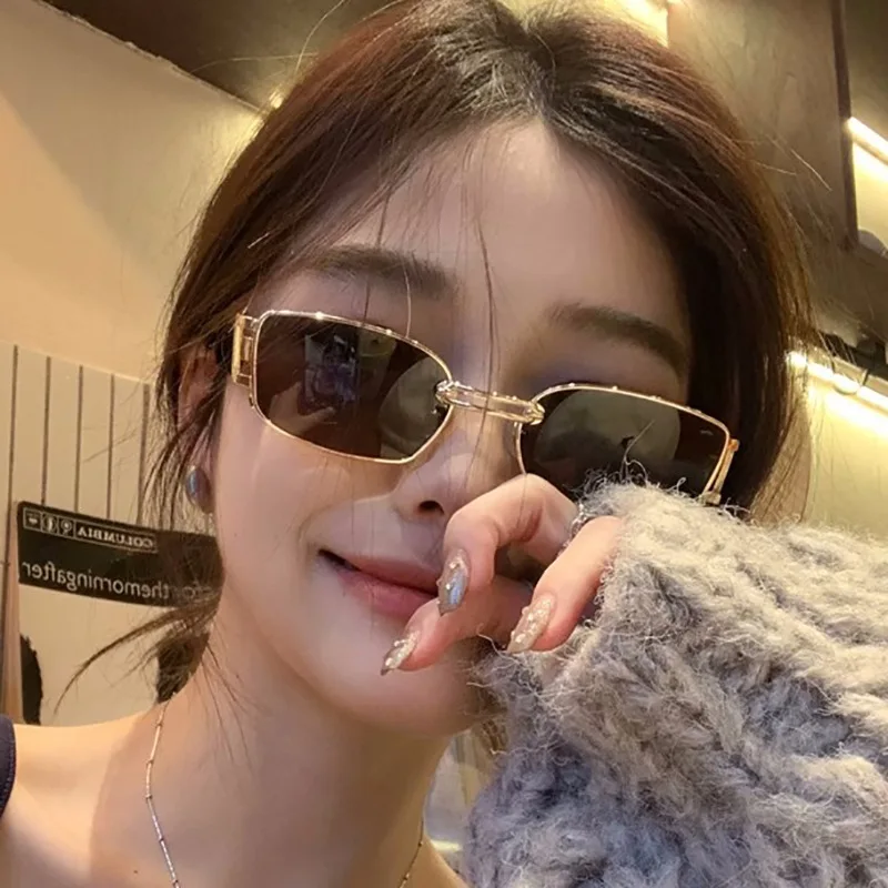 Trending Design Luxury Sunglasses Vintage Personality Hip-Pop Small Rectangle Metal Frame Eyewear Women Men Glasses UV400
Trending Design Luxury Sunglasses Vintage Personality Hip-Pop Small Rectangle Metal Frame Eyewear Women Men Glasses UV400