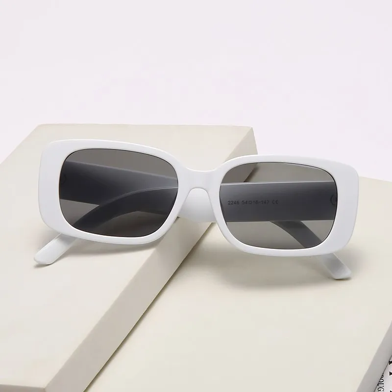 Очки солнцезащитные женские прямоугольные, модные пикантные винтажные брендовые дизайнерские солнечные очки с маленькими линзами UV400
Очки солнцезащитные женские прямоугольные, модные пикантные винтажные брендовые дизайнерские солнечные очки с маленькими линзами UV400