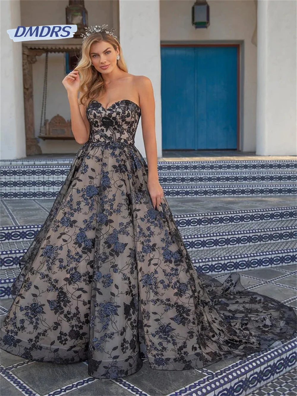Beach Appliques Strapless Wedding Dress Romantic A-line Floor-length Bridal Gown Elegant Vestidos De Novia
Beach Appliques Strapless Wedding Dress Romantic A-line Floor-length Bridal Gown Elegant Vestidos De Novia