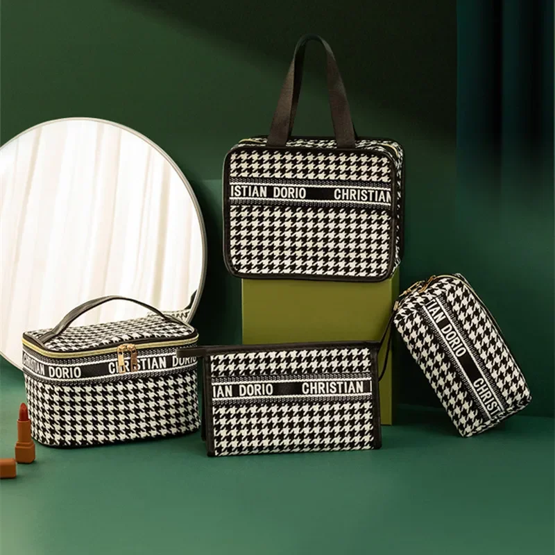 Удобная косметичка для хранения, Женская дорожная Водонепроницаемая классическая сумка на молнии, домашний портативный органайзер для макияжа, чехол
Удобная косметичка для хранения, Женская дорожная Водонепроницаемая классическая сумка на молнии, домашний портативный органайзер для макияжа, чехол