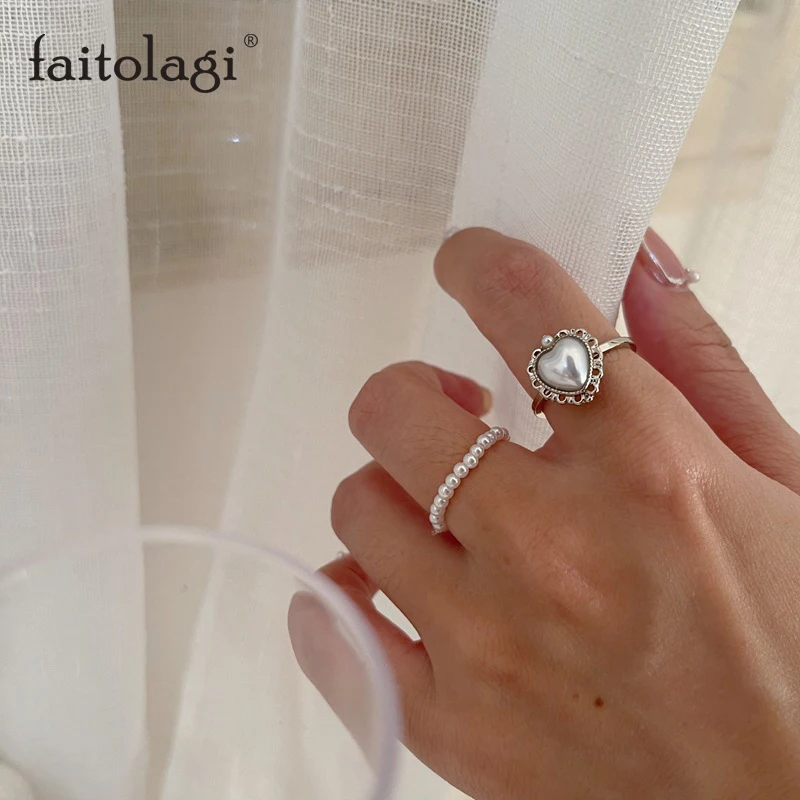 Vintage Gothic Heart Pearl Ring 2022 Palace Love Beads Chain Rings Aesthetic Hollow Lace Imitation Pearls Royal Harajuku Ring
Vintage Gothic Heart Pearl Ring 2022 Palace Love Beads Chain Rings Aesthetic Hollow Lace Imitation Pearls Royal Harajuku Ring