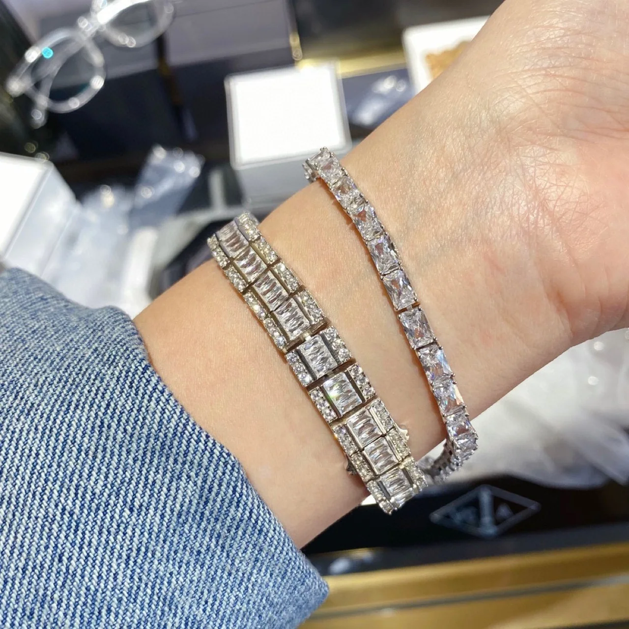 Lind 925 Sterling Silver Cubic Zirconia Tennis Bracelet Iced Out Chain Bracelet For Women Flower Bracelet Cz Chain Homme Jewelry
Lind 925 Sterling Silver Cubic Zirconia Tennis Bracelet Iced Out Chain Bracelet For Women Flower Bracelet Cz Chain Homme Jewelry