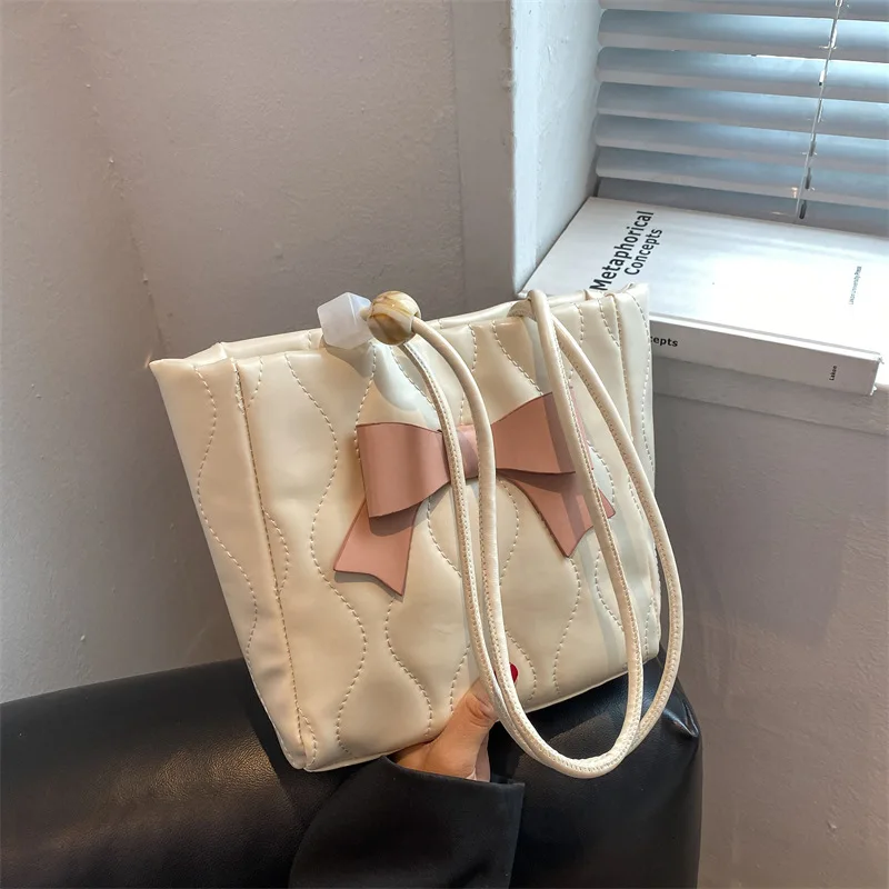 New Bag Women's 2022 Summer New Style Western-style Bow Fashion Trend One-shoulder Messenger Embroidery Thread Bag
New Bag Women's 2022 Summer New Style Western-style Bow Fashion Trend One-shoulder Messenger Embroidery Thread Bag