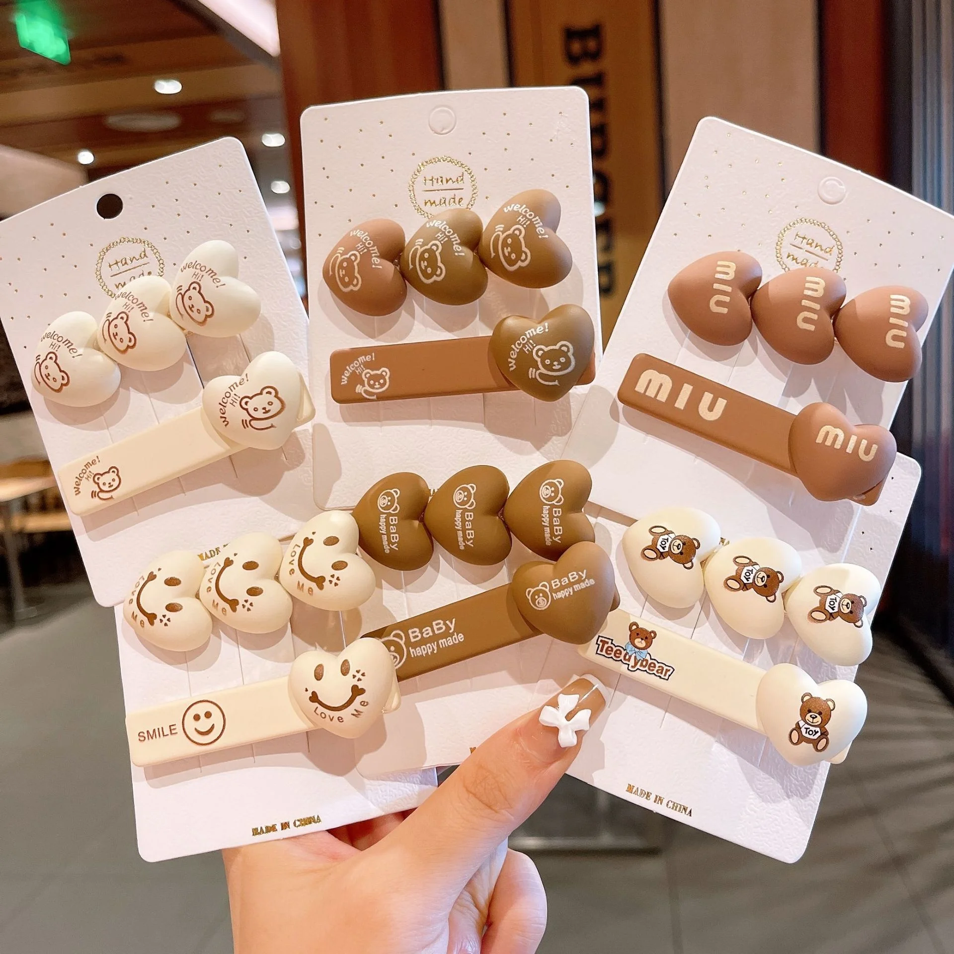 Korean Little Bear Smiling Face Letter Miu Hairpin For Girl Children Little Cute Lovely Hair Clips Barrettes Fashion Accessories
Korean Little Bear Smiling Face Letter Miu Hairpin For Girl Children Little Cute Lovely Hair Clips Barrettes Fashion Accessories
