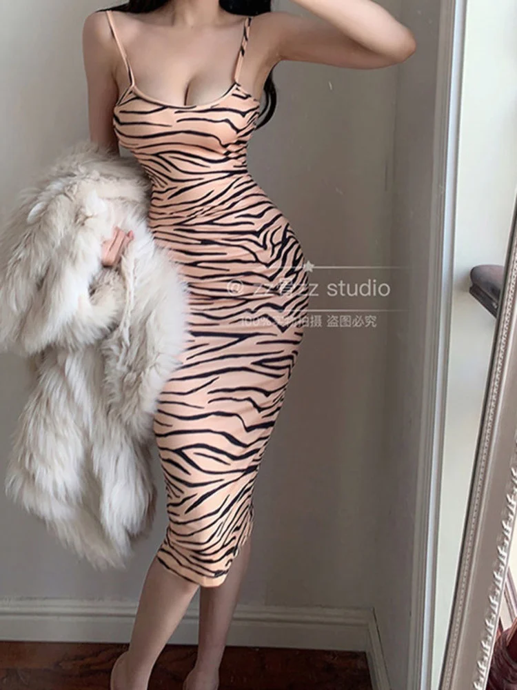 Elegant Sweet New OL Pencil Sexy Zebra Stripes Print Off Shoulder Split Hip Strap Long Maxi Dress Hot Korean Girl Robe 7S70
Elegant Sweet New OL Pencil Sexy Zebra Stripes Print Off Shoulder Split Hip Strap Long Maxi Dress Hot Korean Girl Robe 7S70