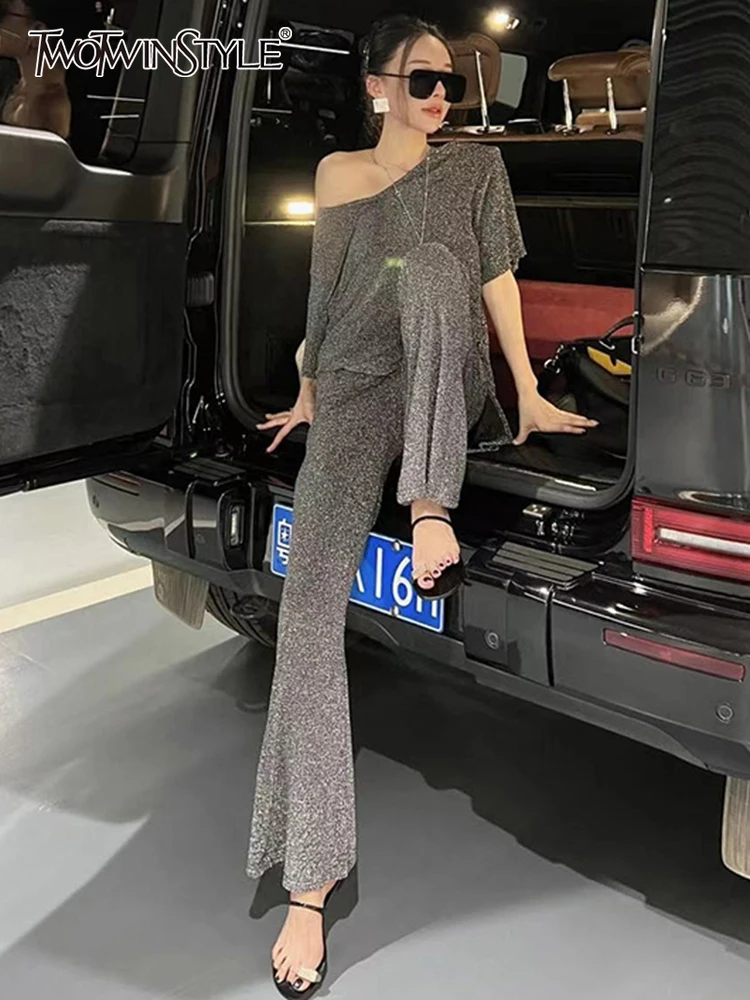 TWOTWINSTYLE High Street Bright Silk Pants Suit For Women Skew Collar Short Sleeve Tops Loose Long Pant Female Suits 2022 Style 
TWOTWINSTYLE High Street Bright Silk Pants Suit For Women Skew Collar Short Sleeve Tops Loose Long Pant Female Suits 2022 Style