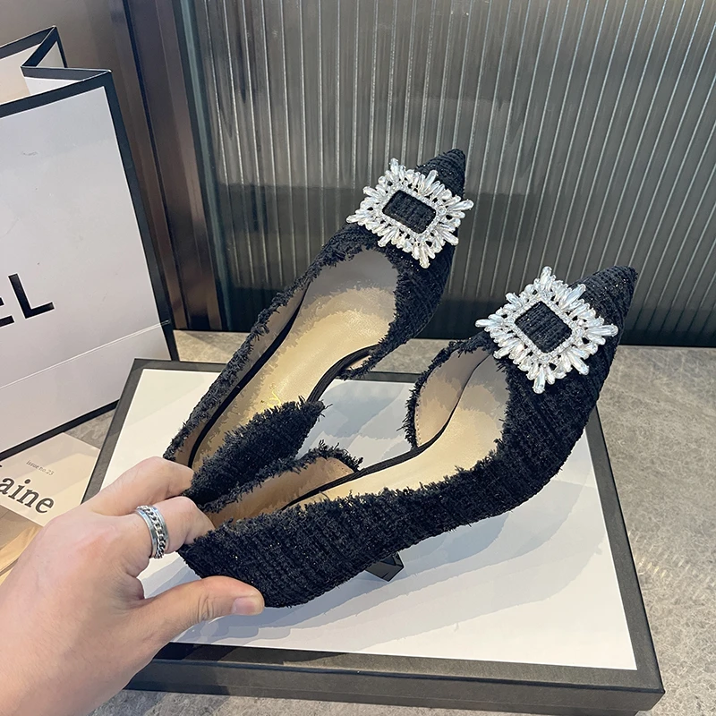 

Новые женские модные туфли Стразы с квадратной пряжкой для подружки невесты на высоком каблуке туфли-лодочки с острым носком классические туфли на высоком каблуке