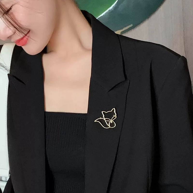 

1PC Gold Color Hollow Fox Brooch High-end Suit Brooch Pins Korean Style Corsage For Women Fashion Clothing Accessories Jewelry