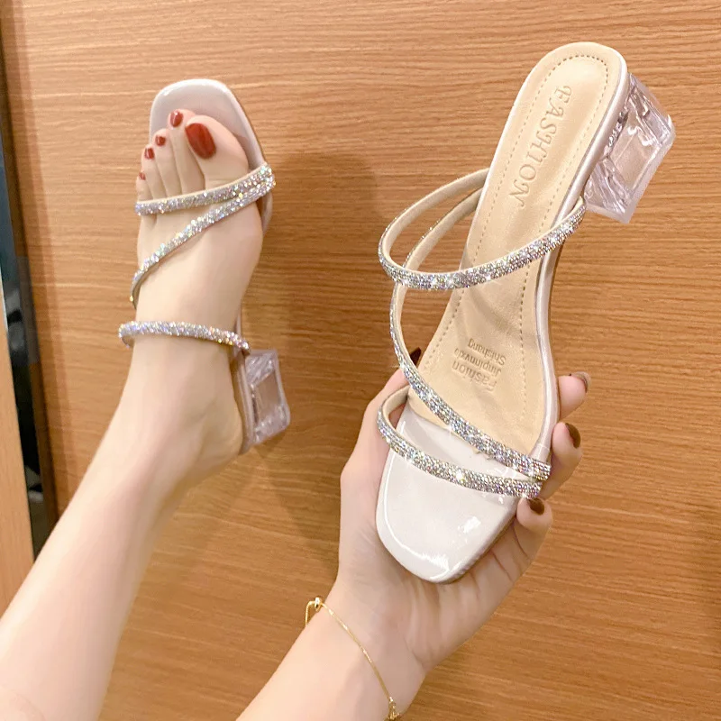 2022 Women Med Heel Sandals Summer Square Toe Thick Heel Rhinestone Lady Slippers Solid Fashion Sweet Fairy Leisure Females Shoe
2022 Women Med Heel Sandals Summer Square Toe Thick Heel Rhinestone Lady Slippers Solid Fashion Sweet Fairy Leisure Females Shoe