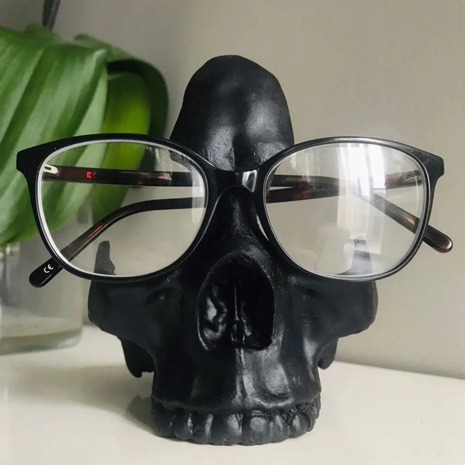 Уникальный держатель-подставка для очков
Уникальный держатель-подставка для очков