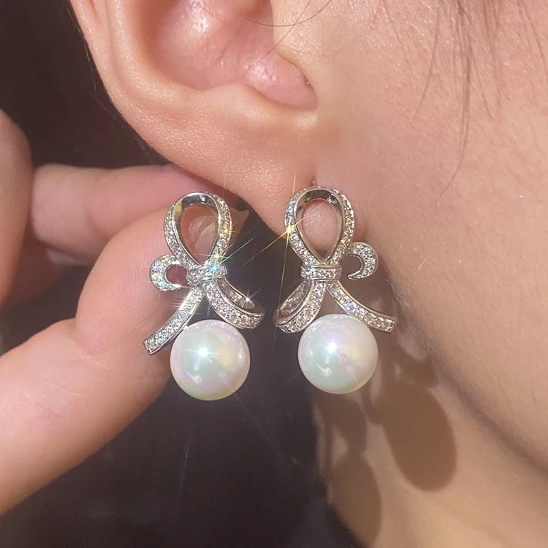UILZ Classic Wedding Party Jewelry Luxury Cubic Zirconia Bowknot Stud Earrings Sweet Simulation Pearl Earring for Women Hot Sale
UILZ Classic Wedding Party Jewelry Luxury Cubic Zirconia Bowknot Stud Earrings Sweet Simulation Pearl Earring for Women Hot Sale