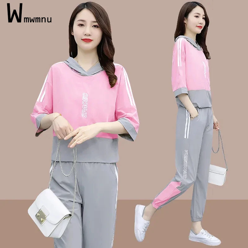 Spliced Letter Printed Hooded Women Tracksuits Laides Pink Half Sleeve Tops and High Waist Jogging Capris Pants Casual Outfits
Spliced Letter Printed Hooded Women Tracksuits Laides Pink Half Sleeve Tops and High Waist Jogging Capris Pants Casual Outfits
