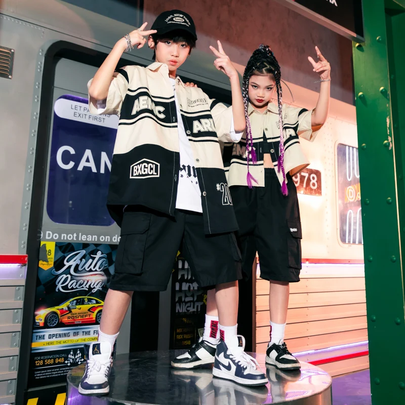 Детская одежда для выступлений в стиле хип-хоп, Черная бейсбольная рубашка, уличные шорты-карго для девочек и мальчиков, костюм для джазовых танцев, одежда для подростков
Детская одежда для выступлений в стиле хип-хоп, Черная бейсбольная рубашка, уличные шорты-карго для девочек и мальчиков, костюм для джазовых танцев, одежда для подростков