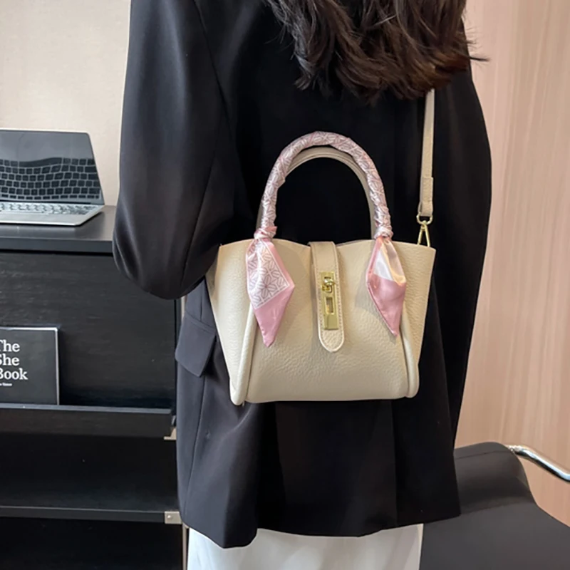 Women Bag Lychee Pattern Picotin Bucket Bag Luxury Brand Fashion Scarves Pu Leather Casual Handbag Big Capacity Shoulder Bag
Women Bag Lychee Pattern Picotin Bucket Bag Luxury Brand Fashion Scarves Pu Leather Casual Handbag Big Capacity Shoulder Bag