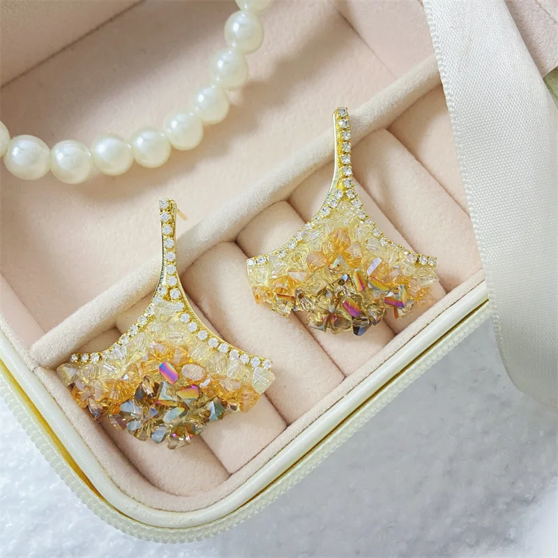 2023 New Korean Flower Fan Earrings Women's Fashion Style Long Diamond Earrings Show Slim Face High Quality Luxury Earrings
2023 New Korean Flower Fan Earrings Women's Fashion Style Long Diamond Earrings Show Slim Face High Quality Luxury Earrings