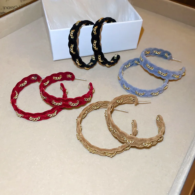 Minar Hyperbole Large Multicolor Velvet Hoop Earrings for Women Female Gold Color Link Chain C Shaped Circle Statement Earring
Minar Hyperbole Large Multicolor Velvet Hoop Earrings for Women Female Gold Color Link Chain C Shaped Circle Statement Earring