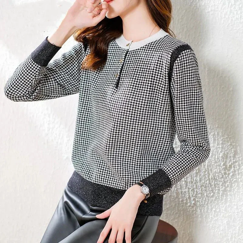New Women's Pullover Sweater Spring Autumn Black White Grid Long-Sleeved Knit Base Shirt Round Neck Female Casual Sweaters Coat
New Women's Pullover Sweater Spring Autumn Black White Grid Long-Sleeved Knit Base Shirt Round Neck Female Casual Sweaters Coat