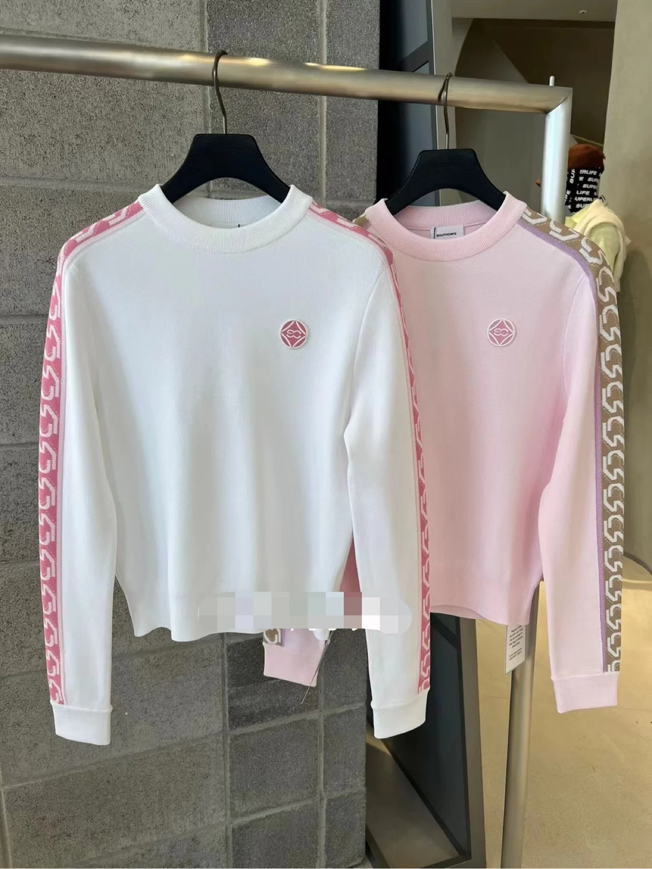 Autumn/winter New Round Neck Long Sleeve Color Matching Foreign Style Shirt Golf Clothing Women All Simple Sports Golf Clothes
Autumn/winter New Round Neck Long Sleeve Color Matching Foreign Style Shirt Golf Clothing Women All Simple Sports Golf Clothes