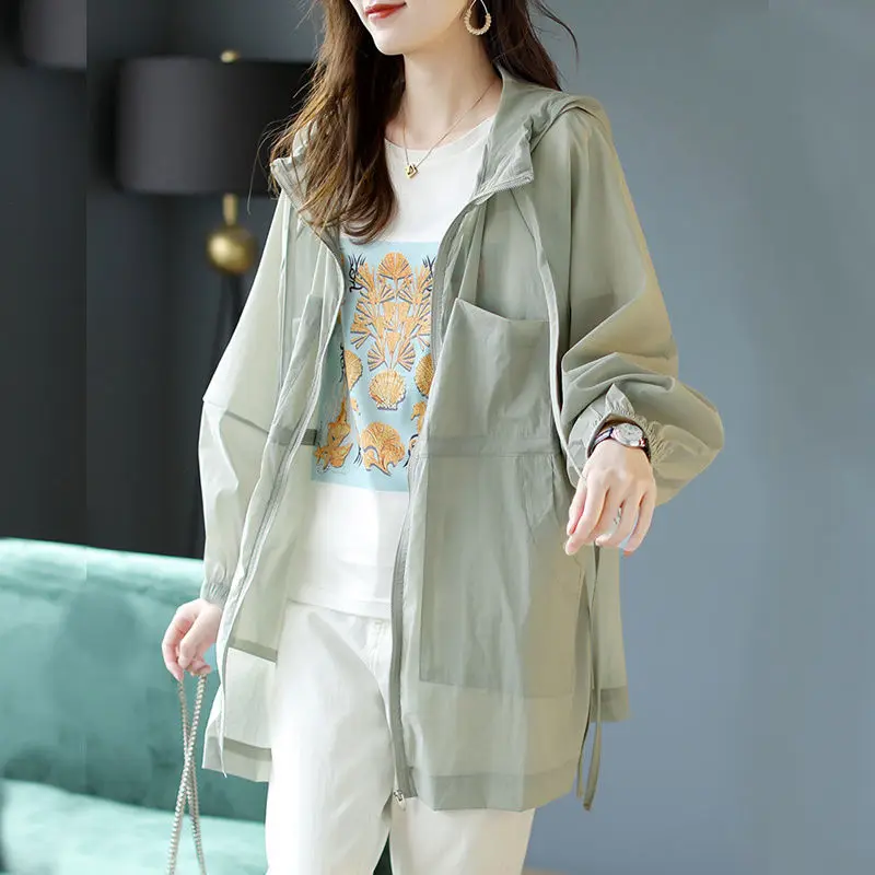 Sunscreen Clothes Women's Medium And Long Thin Windbreaker Coat With Waist Closed, New Korean Loose In Summer
Sunscreen Clothes Women's Medium And Long Thin Windbreaker Coat With Waist Closed, New Korean Loose In Summer