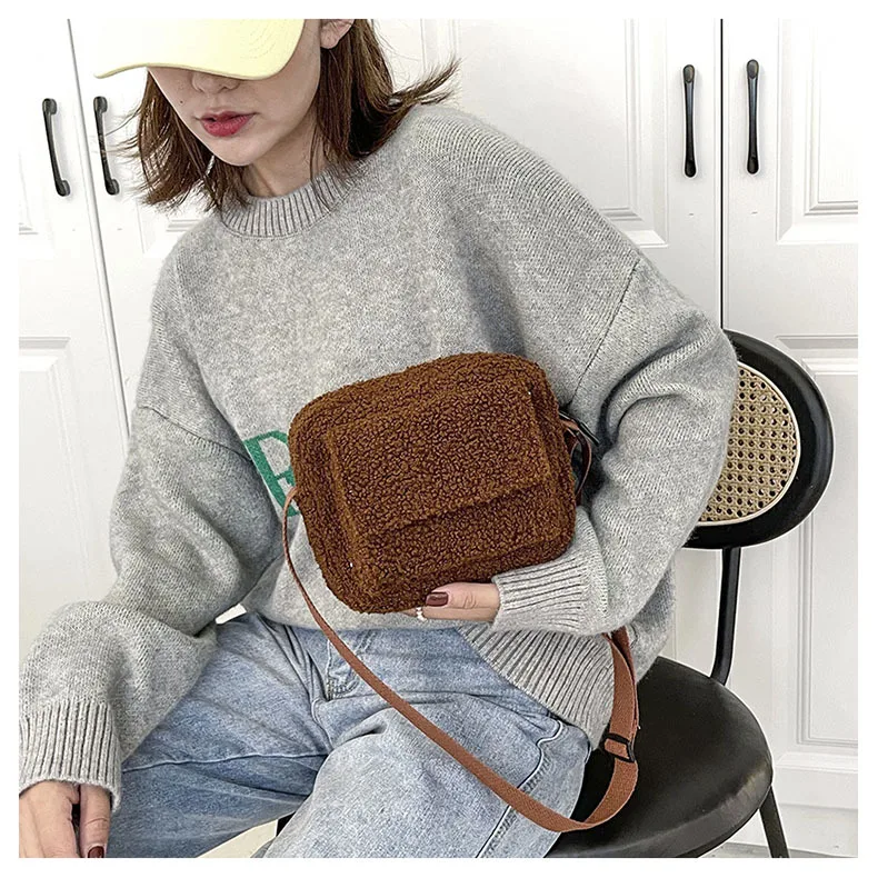 Женская зимняя модная сумка из махровой ткани, яркая сумка через плечо из овечьей шерсти, флисовый кошелек через плечо, боковые сумки для девочек
Женская зимняя модная сумка из махровой ткани, яркая сумка через плечо из овечьей шерсти, флисовый кошелек через плечо, боковые сумки для девочек
