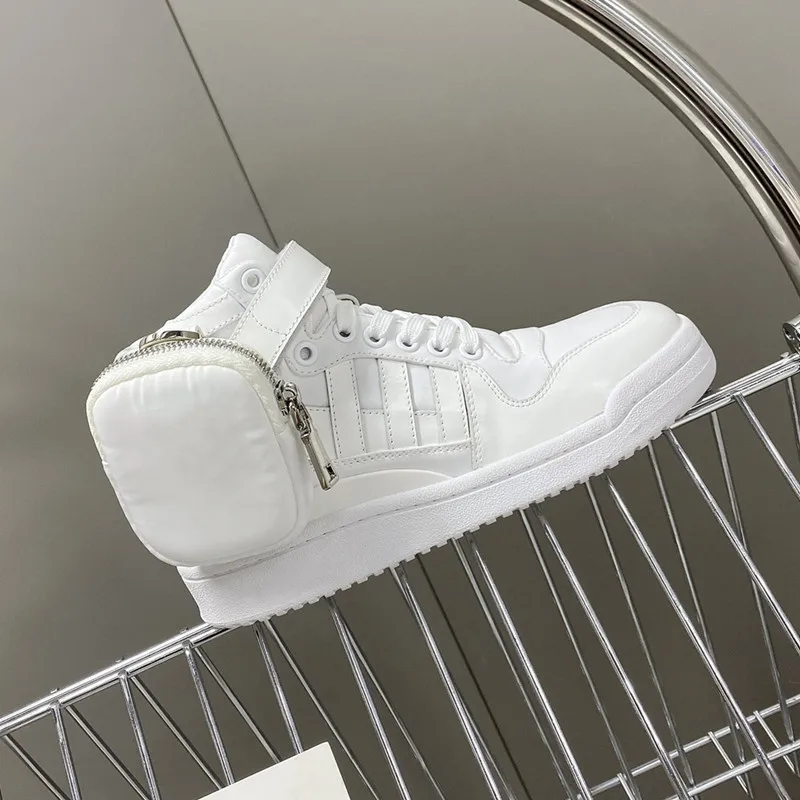 Женские кроссовки на плоской платформе, однотонные спортивные туфли на шнуровке, маленькая сумка, модная повседневная обувь 
Женские кроссовки на плоской платформе, однотонные спортивные туфли на шнуровке, маленькая сумка, модная повседневная обувь