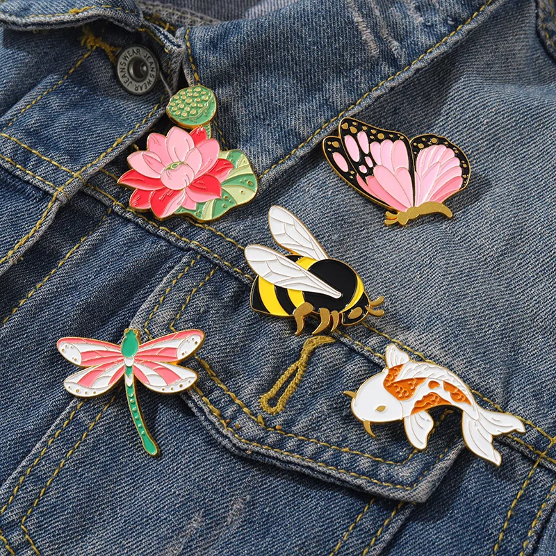 

Exquisite Insect Metallic Enamel Brooch Sweet and Romantic Cute Koi Pink Lotus Dragonfly Bee Butterfly Women Badge Pin Jewelry