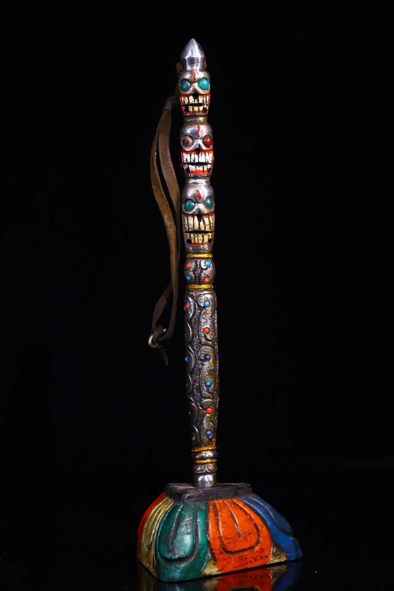 10" Tibetan Temple Collection old Tiantie painted mosaic gem Dzi Beads three skull Dorje Vajra Phurpa magic weapon Town house
10" Tibetan Temple Collection old Tiantie painted mosaic gem Dzi Beads three skull Dorje Vajra Phurpa magic weapon Town house