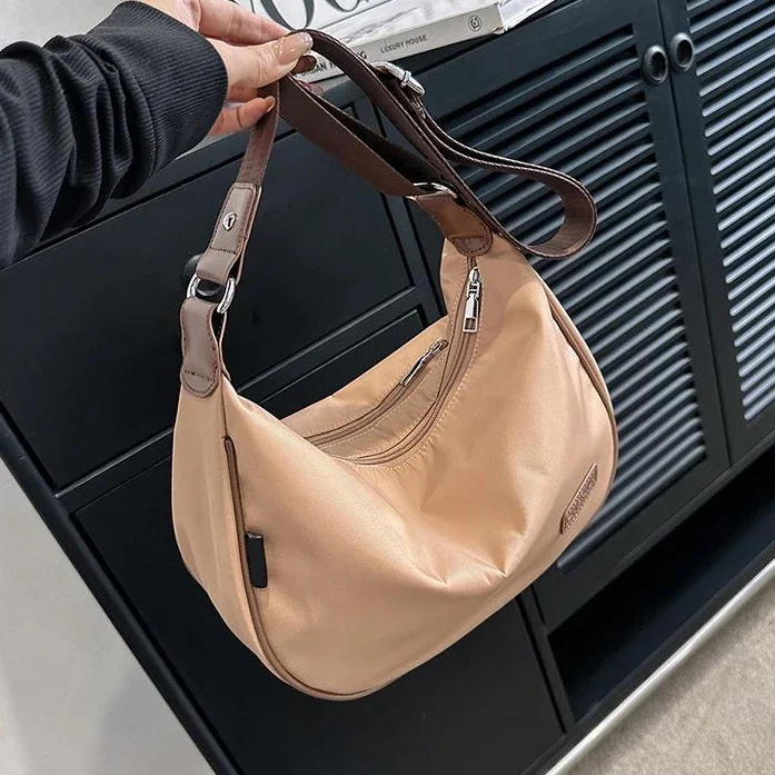 BAG440D63-D75 Luxury Brand Designer New Chain Retro Handbag Women's Multifunctional Letter Shoulder Ladies Crossbody Bag
BAG440D63-D75 Luxury Brand Designer New Chain Retro Handbag Women's Multifunctional Letter Shoulder Ladies Crossbody Bag