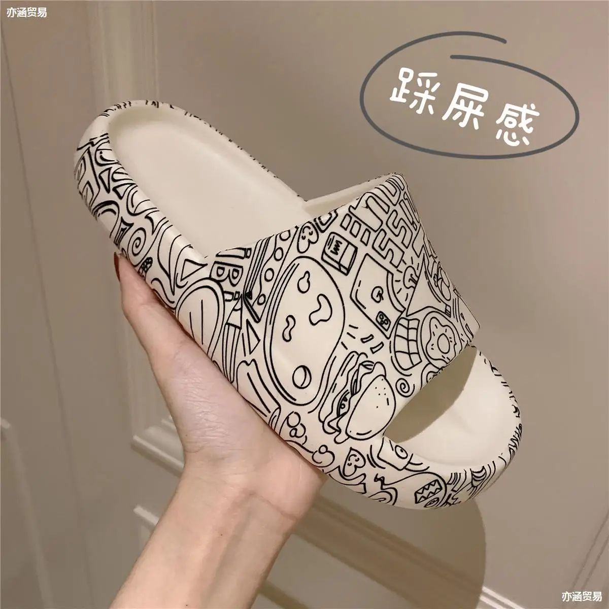2022 Summer Fashion Ladies Beach Slippers Non-slip Graffiti Street Thick Bottom EVA Wear-resistant Slippers
2022 Summer Fashion Ladies Beach Slippers Non-slip Graffiti Street Thick Bottom EVA Wear-resistant Slippers