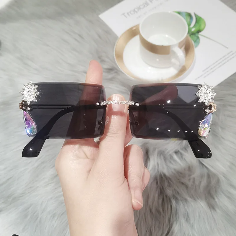 Hot Sale Rhinestone Sunglasses for Women Fashion Style Rectangle Rimless Flash Crystal Diamond Sun Glasses 9303
Hot Sale Rhinestone Sunglasses for Women Fashion Style Rectangle Rimless Flash Crystal Diamond Sun Glasses 9303