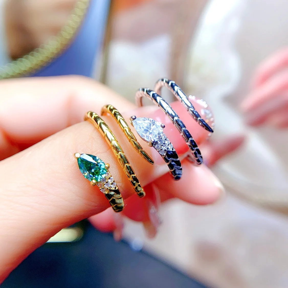 New Luxury Fashion Water Drop Mosan Inlaid Zircon Ring Female Snake Ring Wrapped Snake Opening Ring Jewelry
New Luxury Fashion Water Drop Mosan Inlaid Zircon Ring Female Snake Ring Wrapped Snake Opening Ring Jewelry