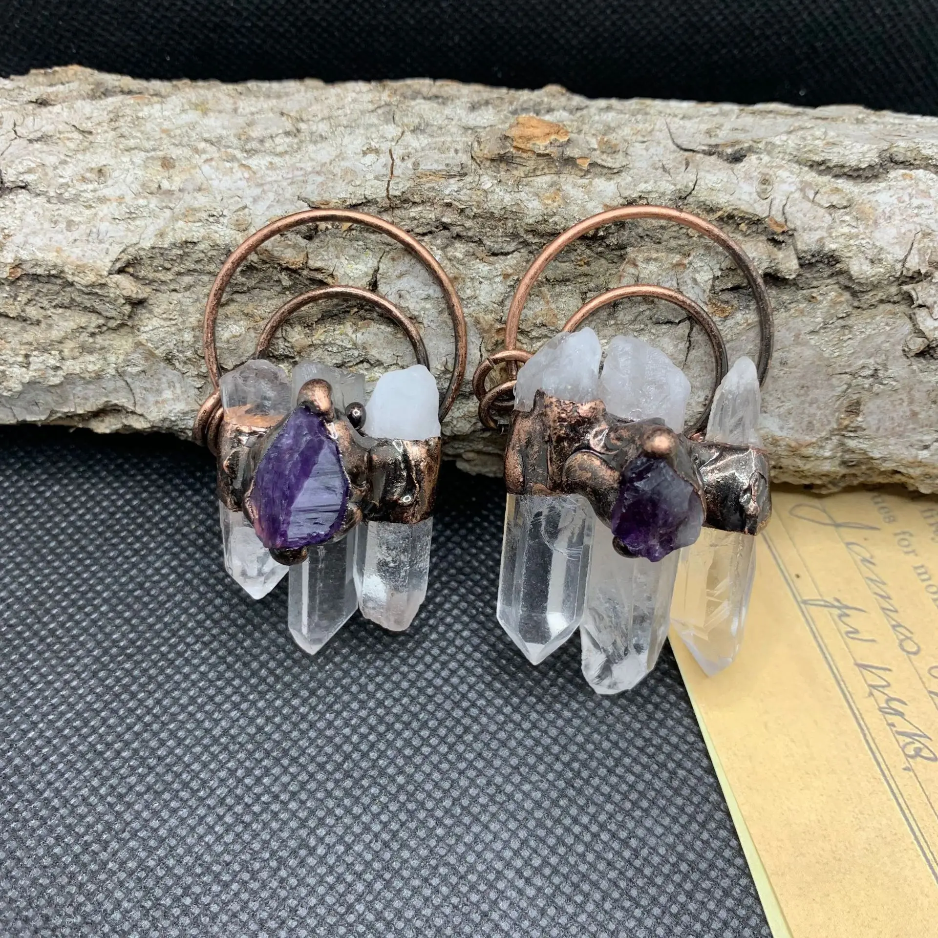Retro Style Natural White Crystal Hexagonal Prism Pendant with Irregular Amethysts Beads Antique Bronze Vintage Necklace DIY
Retro Style Natural White Crystal Hexagonal Prism Pendant with Irregular Amethysts Beads Antique Bronze Vintage Necklace DIY